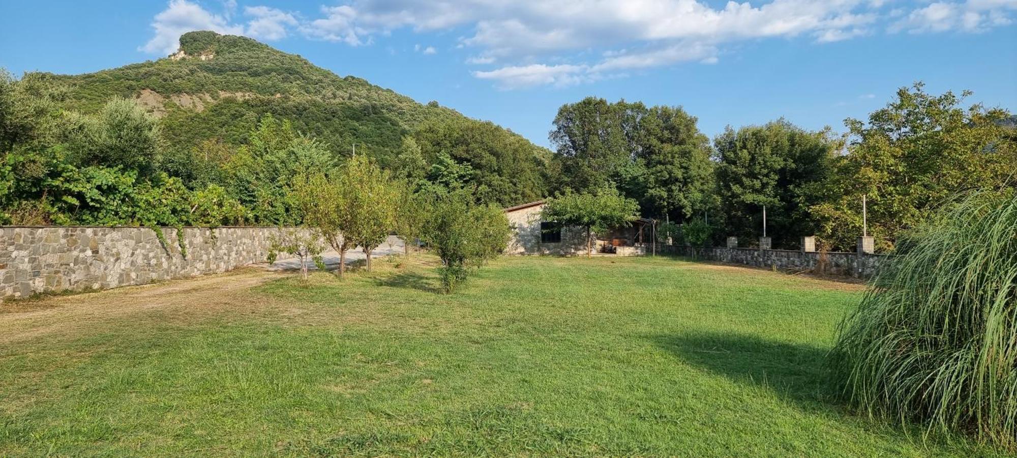 House With Big Garden And Barbeque In Nature Vourgareli 外观 照片