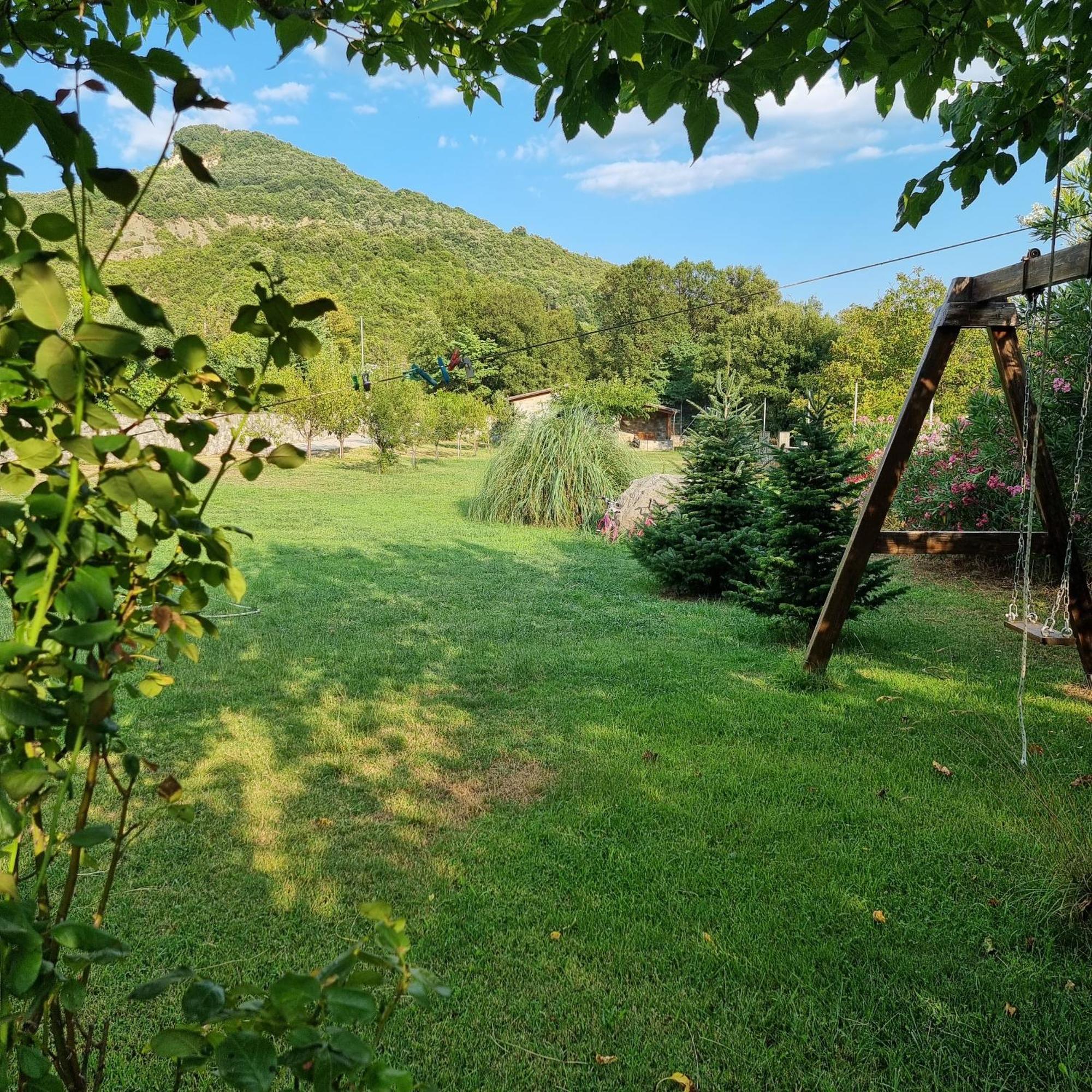 House With Big Garden And Barbeque In Nature Vourgareli 外观 照片