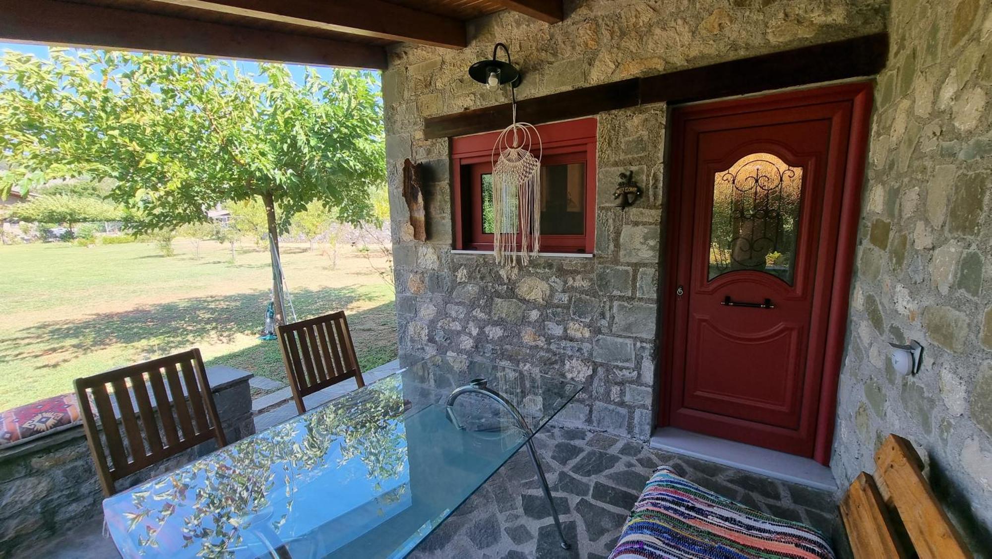 House With Big Garden And Barbeque In Nature Vourgareli 外观 照片