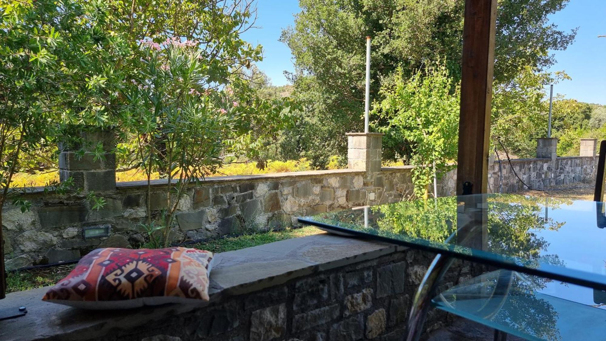 House With Big Garden And Barbeque In Nature Vourgareli 外观 照片